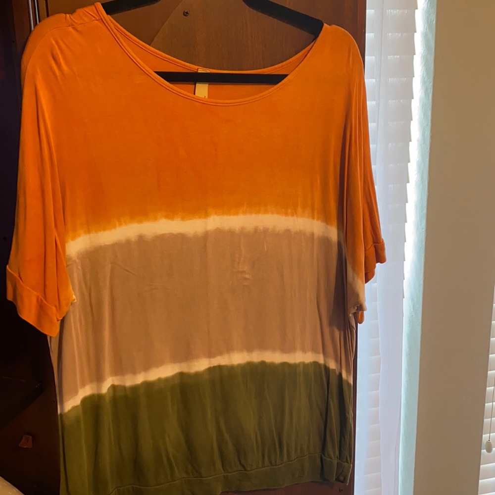 Medium multiple color top